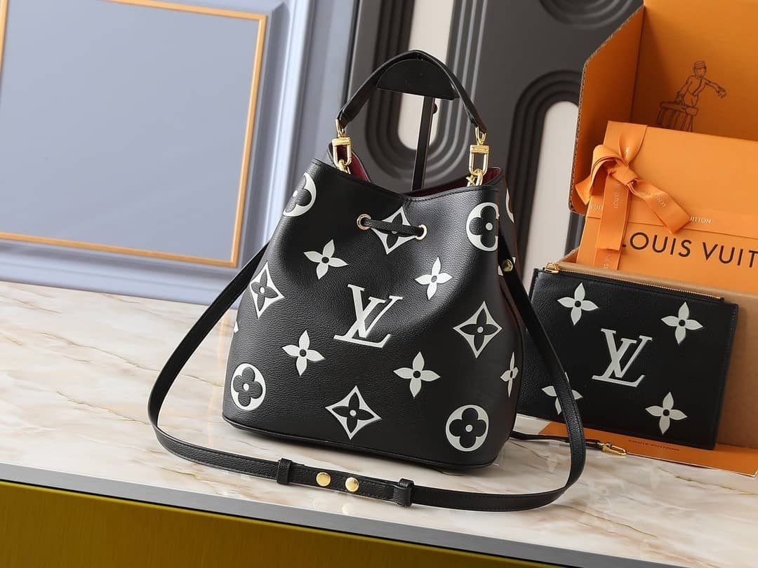 L0vis Vvtt0n Néonoé MM Black 25Cm M45497