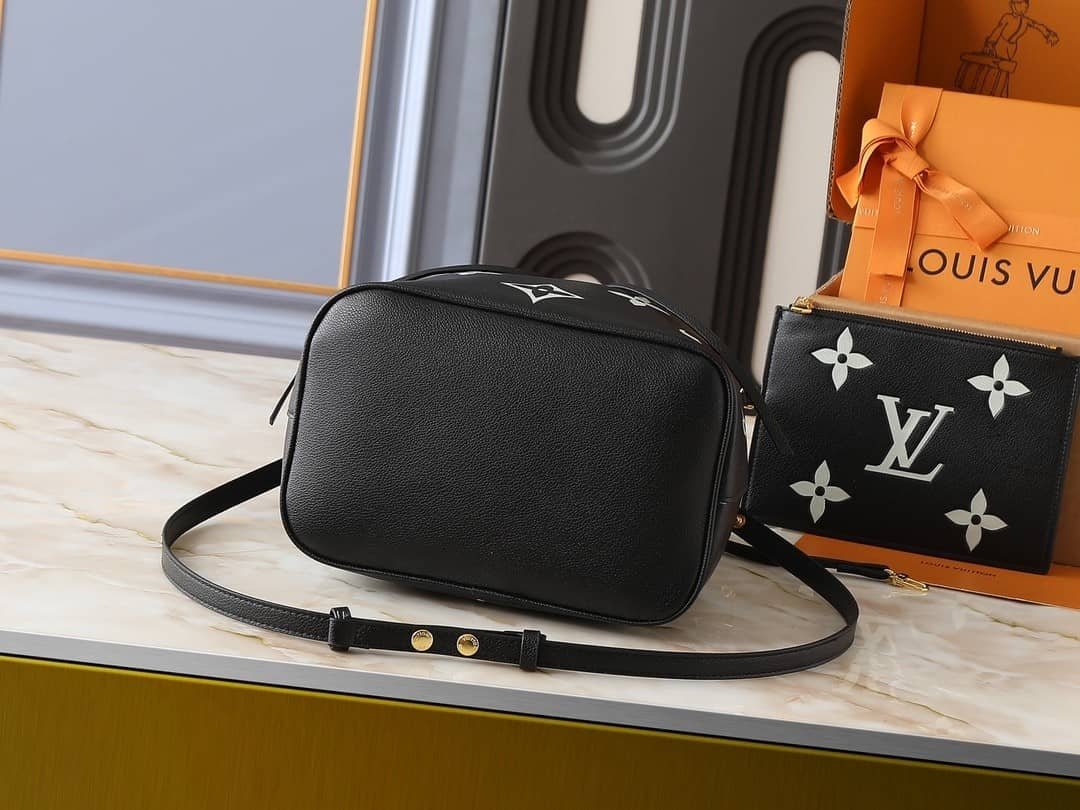 L0vis Vvtt0n Néonoé MM Black 25Cm M45497