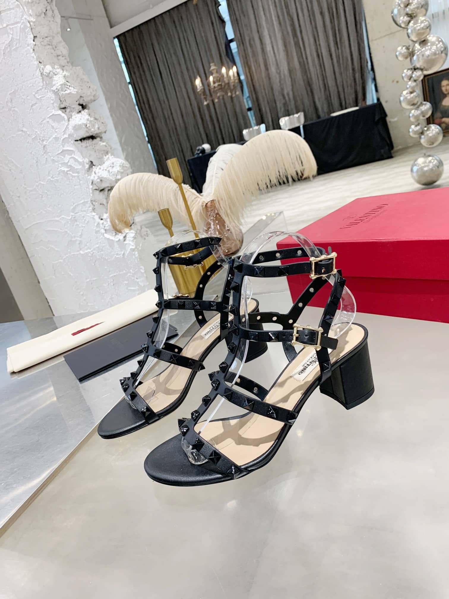 Va1e*ntin0 Garavani Rockstud Leather Sandals Black