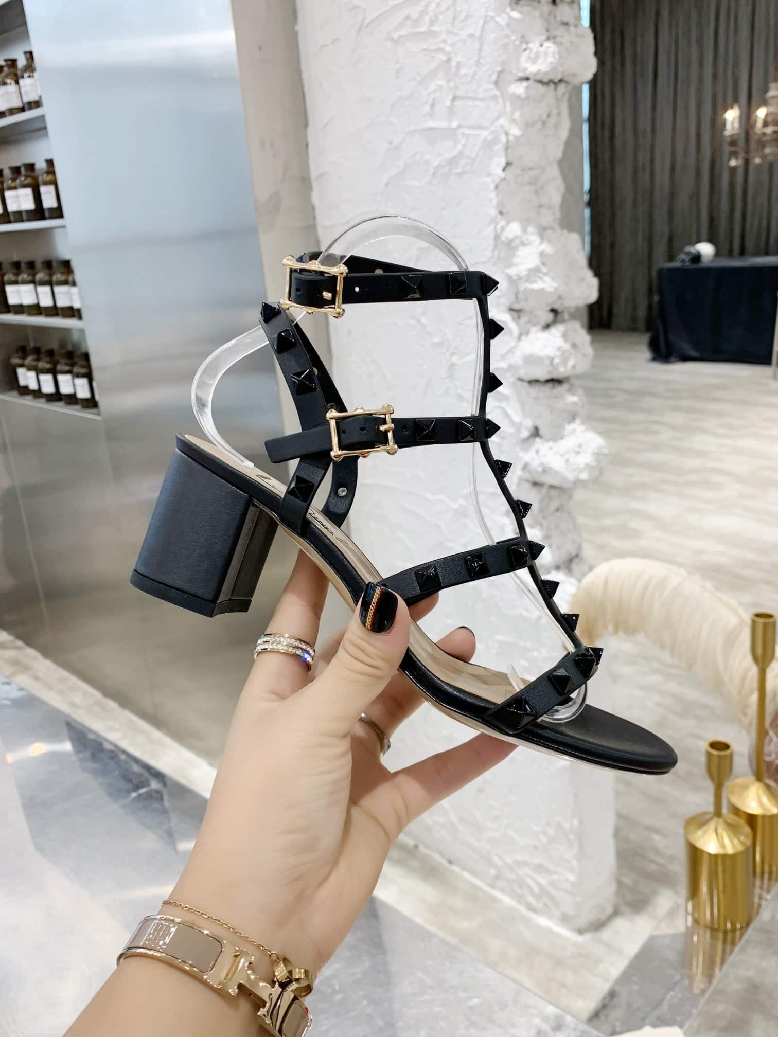 Va1e*ntin0 Garavani Rockstud Leather Sandals Black