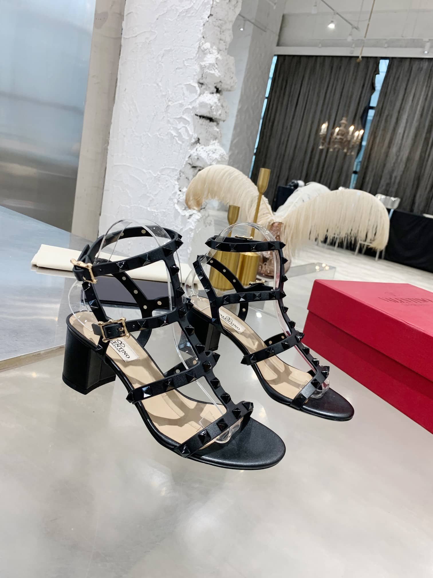 Va1e*ntin0 Garavani Rockstud Leather Sandals Black