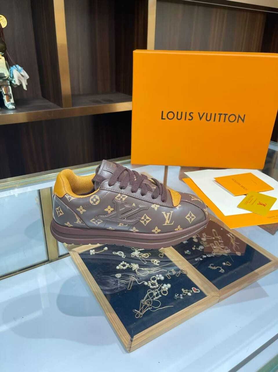 L0vis Vvtt0n Lv Buttersoft Sneaker Macassar 1Aikve